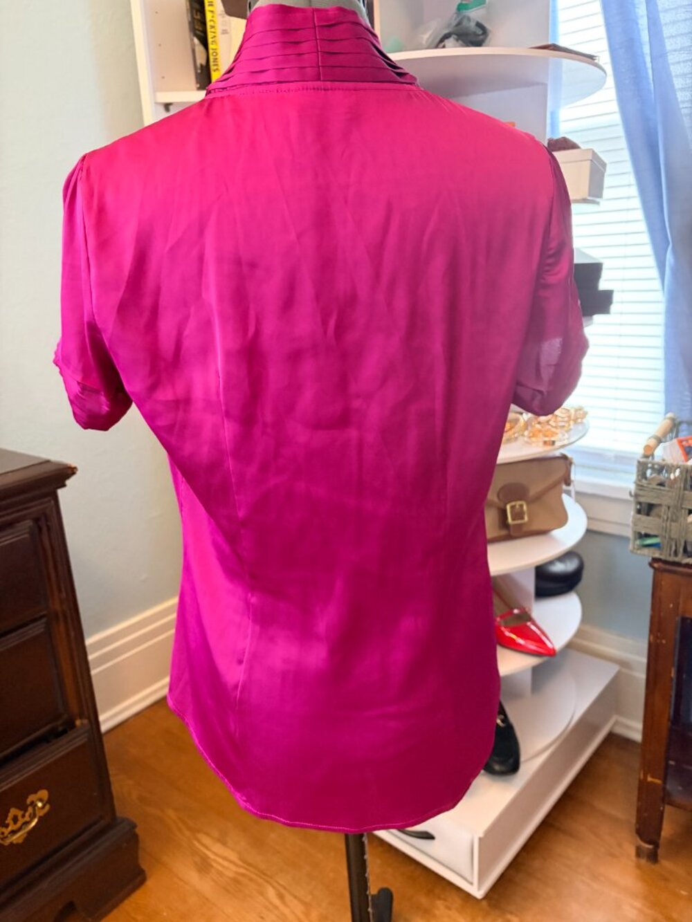 Fuchsia Satin Tie Neck Blouse Womens Medium Pink Short Sleeve Career Barbiecore - Picture 2 of 12